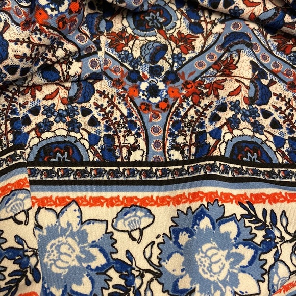 Max Studio Abstract Floral Pattern Print Pullover Long Sleeves Loose Fit Dress. - Picture 4 of 7